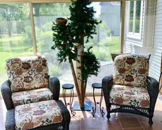 Wicker chairs with cushions have sold