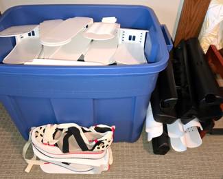 Shoe storers, Boot keepers