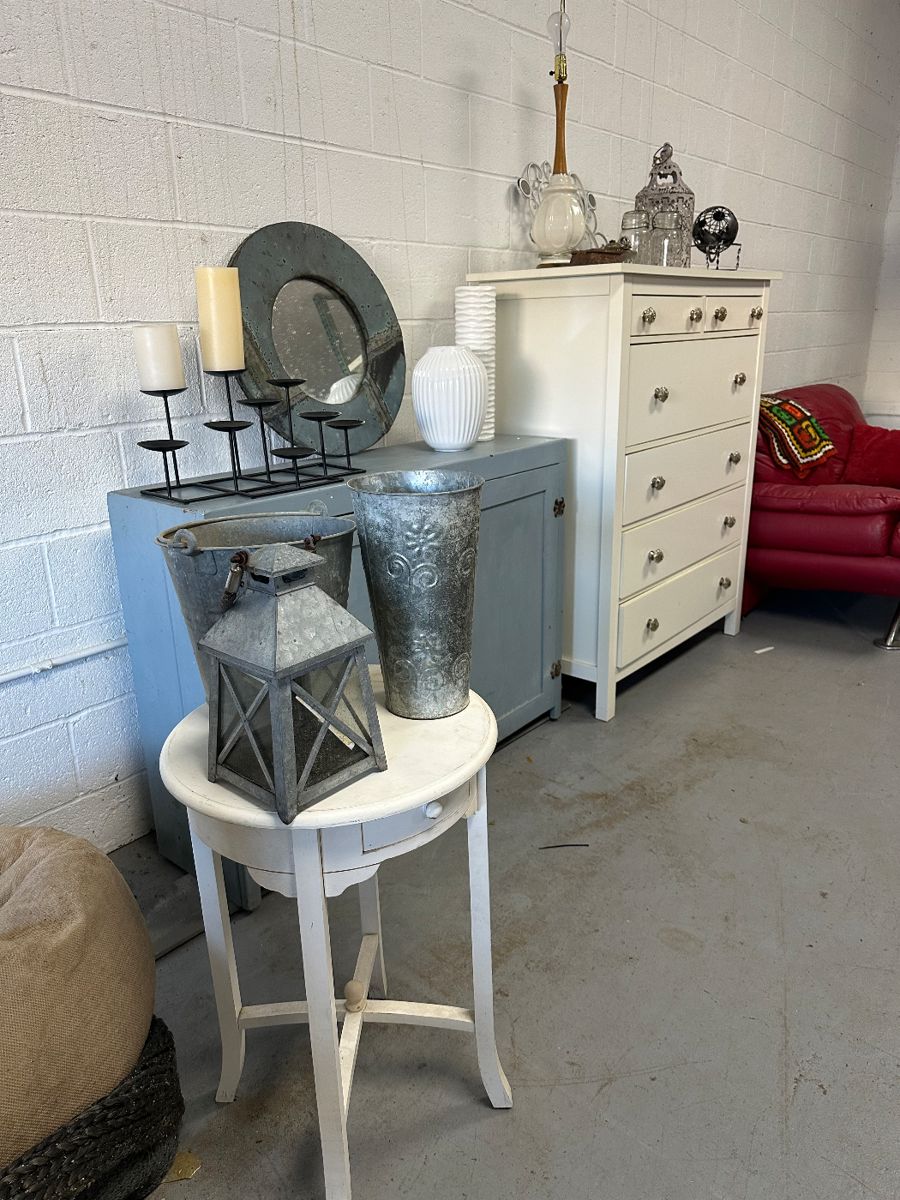 Round wood table. Rustic decor. 