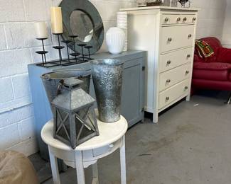 Round wood table. Rustic decor. 