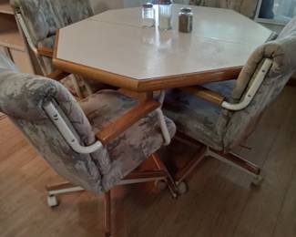 Kitchen table 4 chairs 1 leave