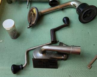 Assorted Phonograph wind up keys .