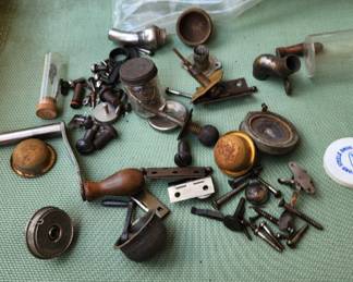 Assorted phonograph parts