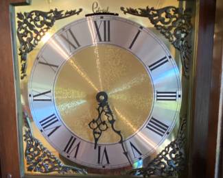 Detail of the face of the grandmother clock.