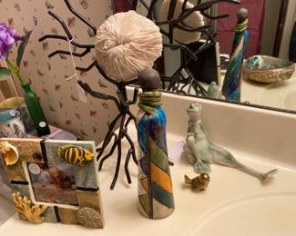 Adorable frog and fun artistic decor.