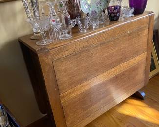 This is a useful as well as good-looking table. It is very slim but when the leaves are extended, it is a nice size.