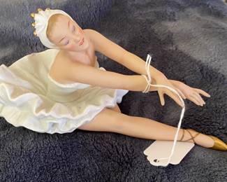 Beautiful Wallendorf ballerina, "Swan Dance Ballet"