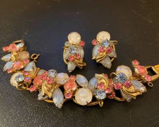 Beautiful Juliana rhinestone set with opaque stones- pic doesn't do it justice!