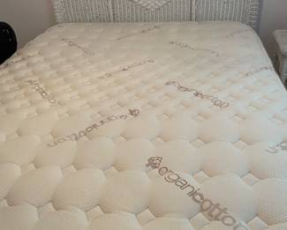 queen wicker set w mattress