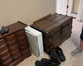 Large free standing jewelry box