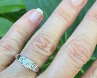 #88 - $800 - 14kt white gold 1 carat 3 stone ring. 3.48 grams - size 5.5