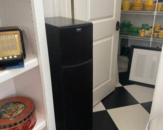 #19 - $400 - Klipsch set of two speakers 45x9x16 Icon series 