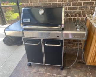 #55 - $150 Weber Genesis gaz grill, hook up to your line or gaz tank - 56Lx22D
