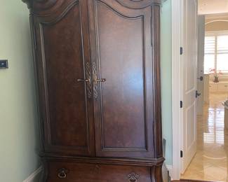 #60 - $500 - Thomasville Tuscanny Hill armoire/chest 26Dx53Wx95T