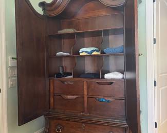 #60 - $500 - Thomasville Tuscanny Hill armoire/chest 26Dx53Wx95T
