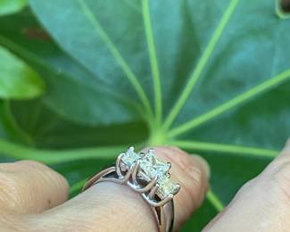 #88 - $800 - 14kt white gold 1 carat 3 stone ring. 3.48 grams - size 5.5