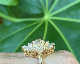 #89 - $800 - Approx 2ct of diamonds cluster ring, 14kt yellow gold setting. 6.6gr. 