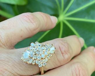 #89 - $800 - Approx 2ct of diamonds cluster ring, 14kt yellow gold setting. 6.6gr. 