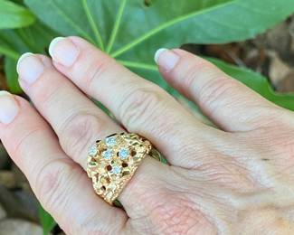 #92 - $795 - 14kt yellow gold nugget ring 10.29 grams - Size 10 1/2. 