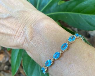 #85 - $285 - 10kt yellow gold 7 1/2" blue topaz bracelet 8.8 grams. 