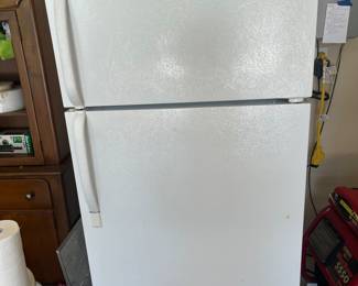 $220 Frigidaire refrigerator 