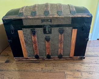 $190 large metal and wood chest with material lined inside compartments 