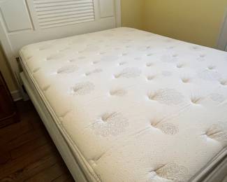 $350 full/queen bed