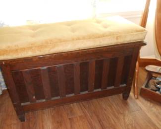 Lift top storage bench