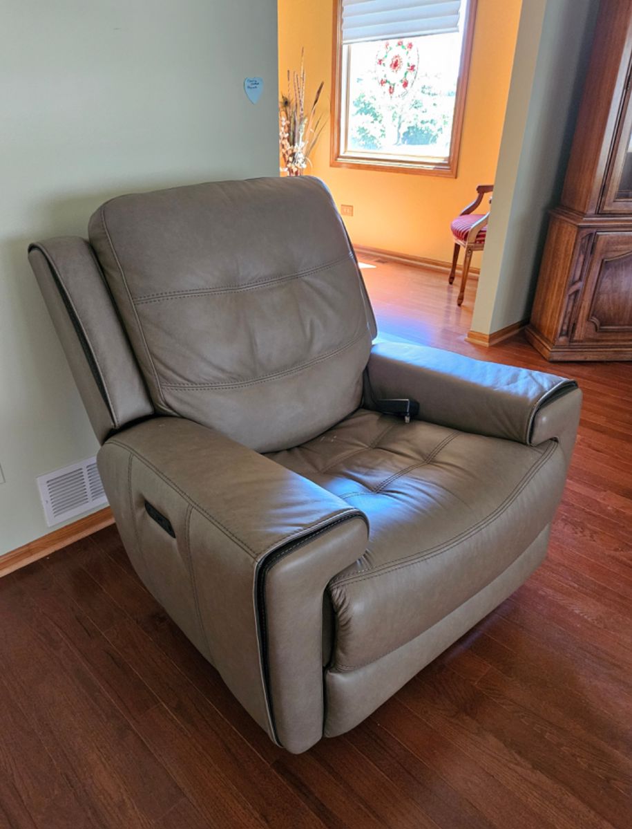 Cait's Tinley Park Estate Sale 50 OFF SATURDAY! starts on 6/14/2024