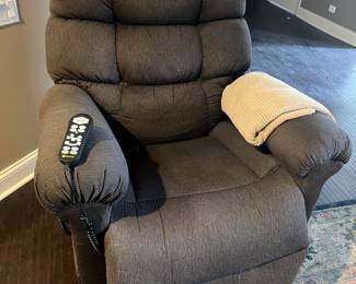 Remote controlled Lift Chair