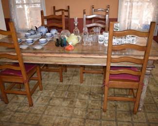 BEGIN DINING ROOM CLOSE UP PHOTOS