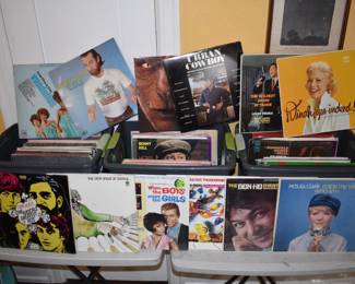 BEGIN MIDDLE ROOM CLOSE UP PHOTOS