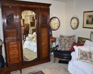 Family Room Overview (Access to Patio)