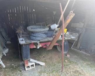 GEHL 4 WHEEL HAY WAGON WITH SIDE BOARDS