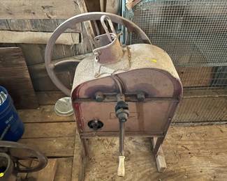 VINTAGE CORN SHELLER