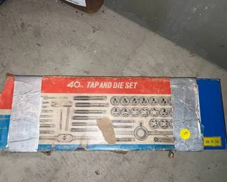 40 PC TAP DIE SET
