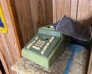 VINTAGE REMINGTON ADDING MACHINE