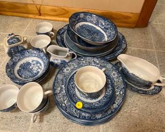 LOT OF VINTAGE LIBERTY BLUE DINNERWARE