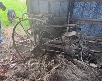 ANTIQUE PLOW