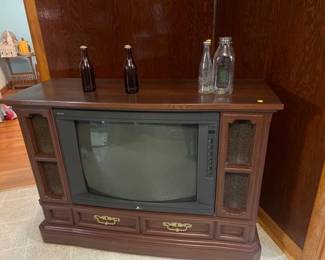 ZENITH TV CONSOLE
