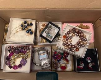 BOX OF COSTUME JEWLERY