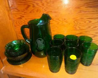 GREEN GLASS PITCHER WITH SMALL CUPS