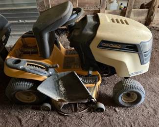 CUB CADET RIDING LAWNMOWER