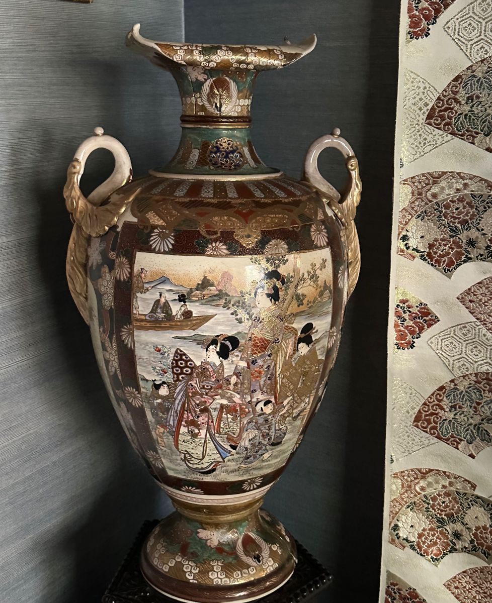 Japanese Handled Urn AS-IS $175 or bid #44