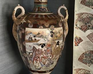 Japanese Handled Urn AS-IS $175 or bid #44