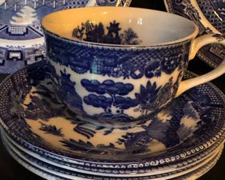 Beautiful Vintage Blue Willow China