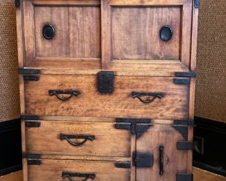 Small Tonsu Chest bid #52