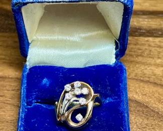 7 grams of 14K gold w /7 ten point diamonds