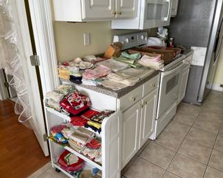Various Kitchen Towels, Placemats, Napkins & Cloths