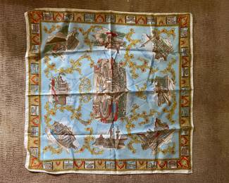 Multicolored scarf in den 